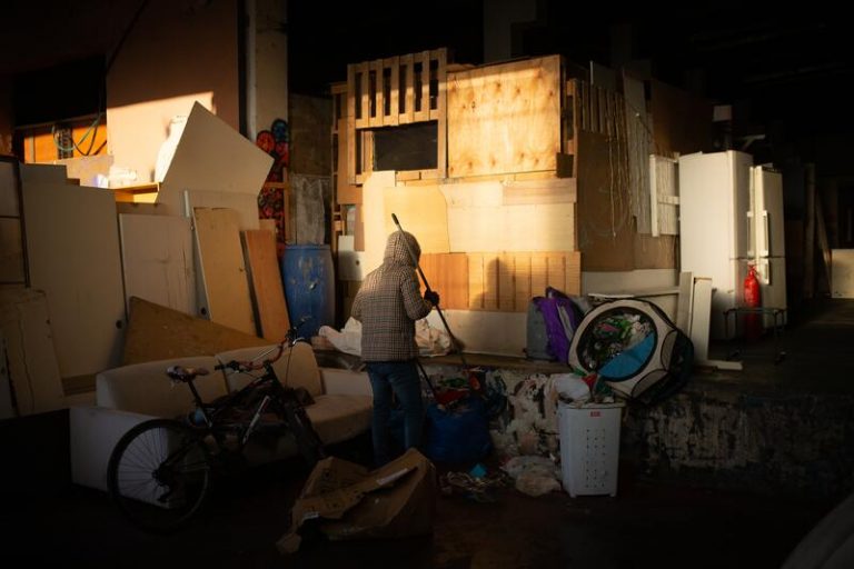 Unos 10 migrantes desalojados en Badalona piden ayuda a Servicios Sociales