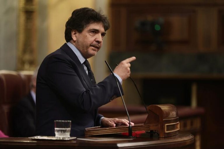 El PP critica a Sánchez por no cesar a Garzón y Subirats tras 