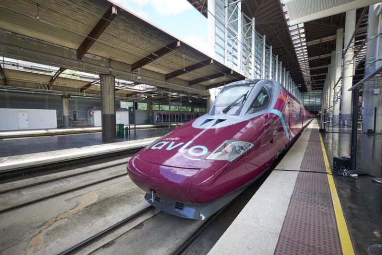 Renfe anuncia la llegada de su tren 'low cost' a Valencia el 21 de febrero