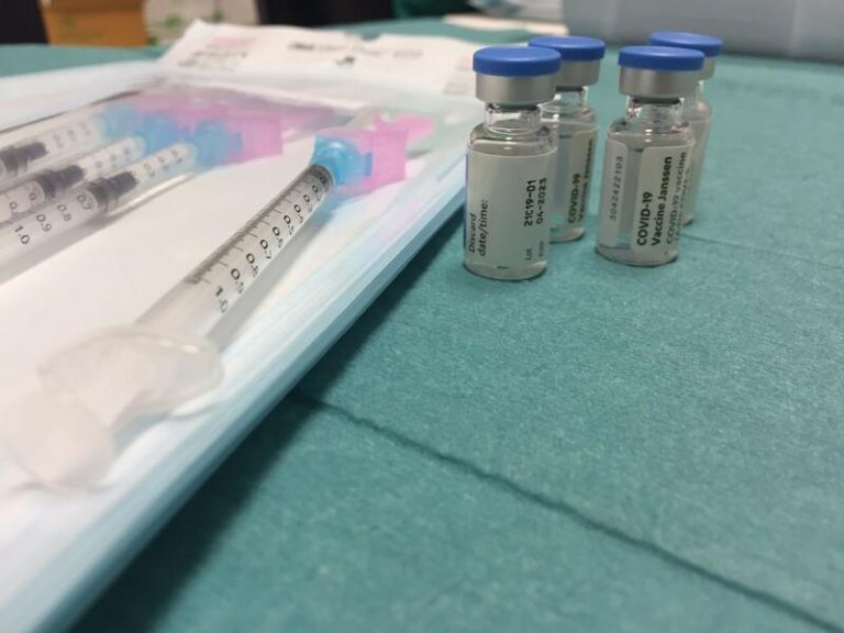 Canarias administra más de 615.000 dosis de refuerzo de las vacunas contra el coronavirus