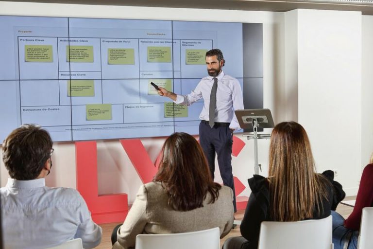 LLYC lanza 'Executive', una unidad de educación directiva dirigida por Iñaki Ortega