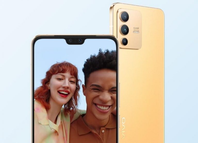 La cubierta trasera de vivo V23, que cambia con la luz del sol