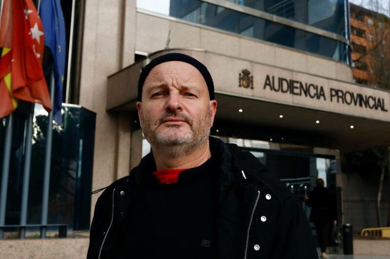 Absuelto el escultor gallego que pintó la tumba de Franco en el Valle de los Caídos