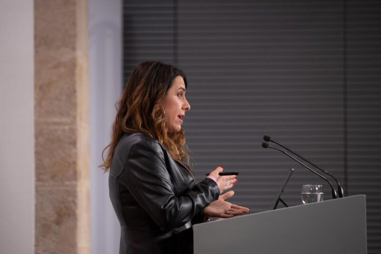 Cataluña prorroga todas las restricciones excepto el toque de queda