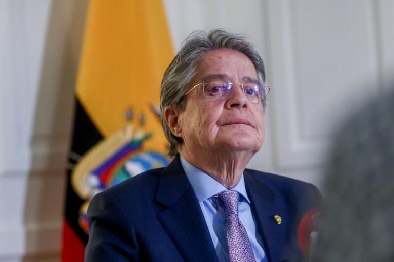 Ecuador eximirá a la importación de combustible del impuesto sobre divisas