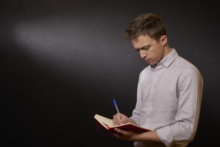 Errejón insta al Gobierno a negociar mejoras si quiere sacar la reforma laboral con sus socios