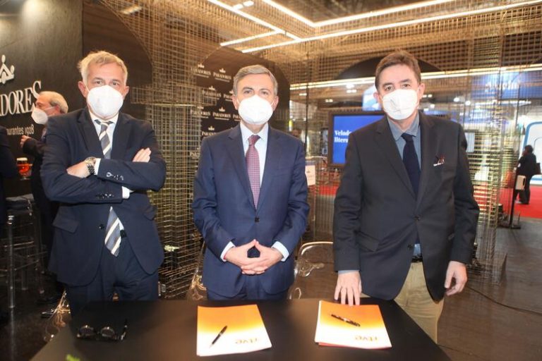 Paradores, el Instituto Cervantes y RNE crean un programa de encuentros con escritores