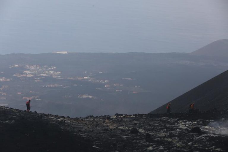 Canarias permitirá reconstruir a unas 50 familias de La Palma la vivienda perdida por la erupción volcánica