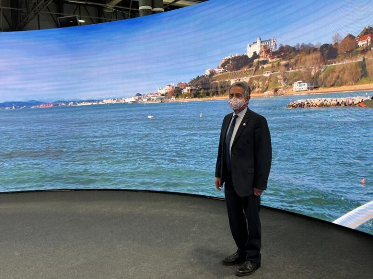 Revilla ofrece a Sánchez una finca en Monte Corona para sus vacaciones