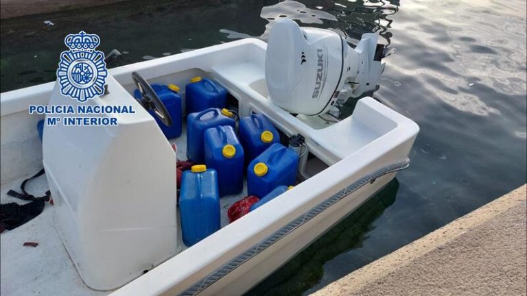 A prisión los patrones de dos pateras con 26 personas a bordo desde Argelia, una de las cuales murió
