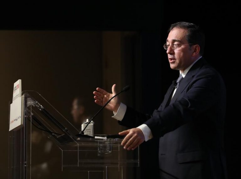 Albares pide comparecer de urgencia el martes en el Congreso para hablar de Ucrania