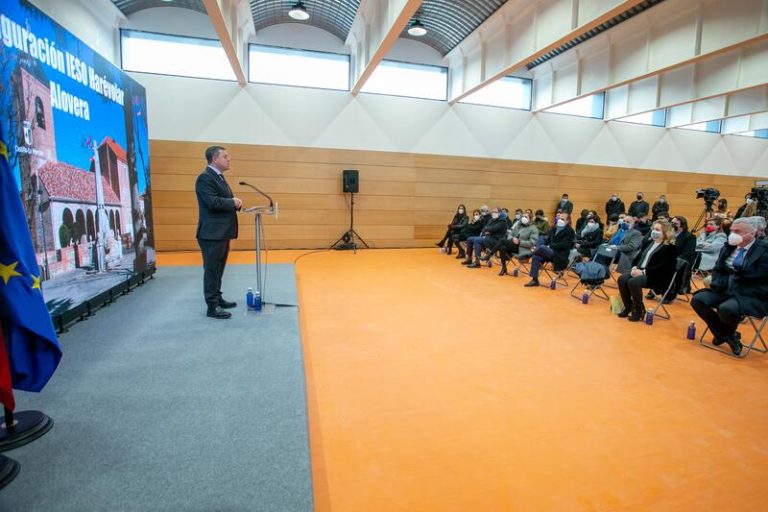 Page reivindica a Almudena Grandes y apela al maridaje 