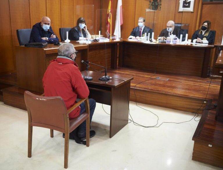 Condenado a 8 años por abusar de un menor con discapacidad en unos baños públicos de Santander