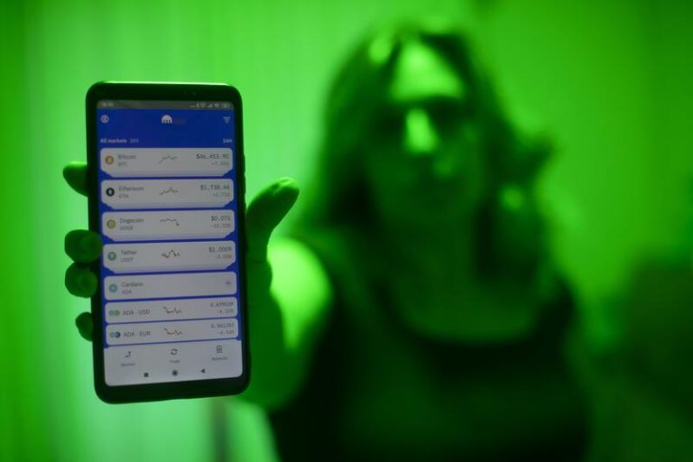 Las criptomonedas vuelven a caer por la tensión entre Ucrania y Rusia y se sitúan ya en la mitad de su máximo