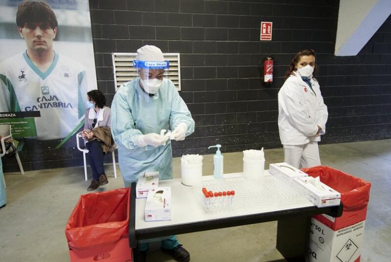 Cantabria suma cuatro fallecidos por Covid mientras descienden los hospitalizados