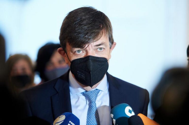 El rector de la UIMP trabaja en unos cursos de verano de calidad y con presencialidad plena