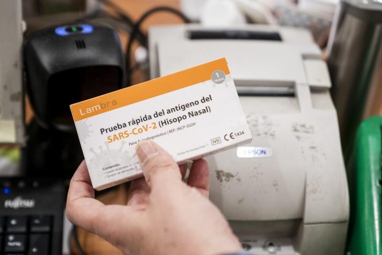 Las muertes por Covid-19 suman 14 óbitos en Canarias y se notifican 2.495 positivos más