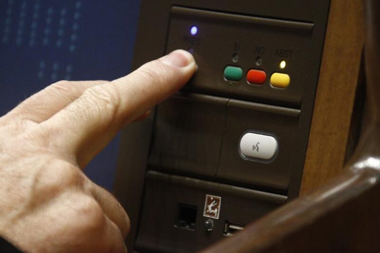 El Congreso acuerda recuperar en febrero el voto presencial para el nuevo periodo de sesiones