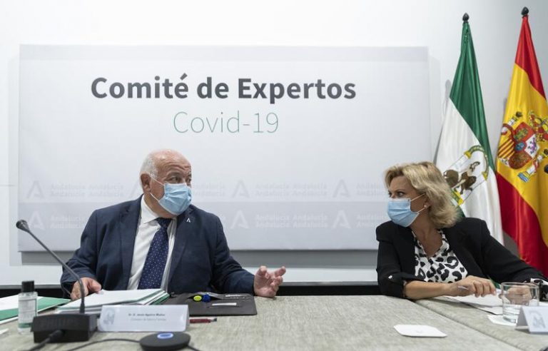Andalucía decide este miércoles con su comité de expertos si prorroga el pasaporte Covid