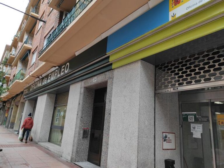 El paro bajó en 2021 en todas las comunidades menos en La Rioja