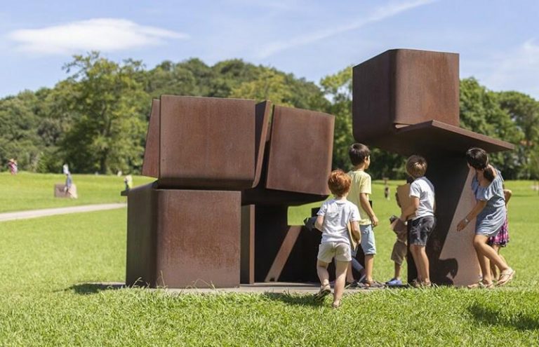 El museo Chillida Leku de Hernani reabre al público con una nueva propuesta expositiva sobre el artista