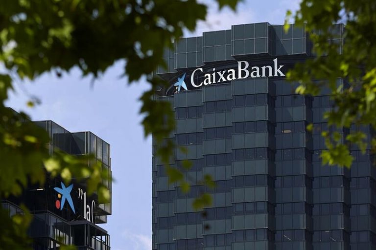 CaixaBank gana 5.226 millones en 2021 tras los impactos por la fusión con Bankia