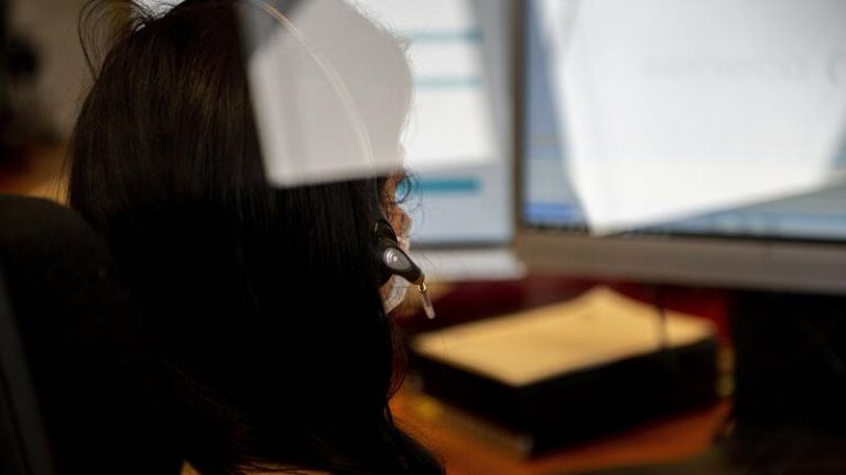 La patronal del contact center se abre a hacer indefinidos a 18.500 empleados por la reforma laboral