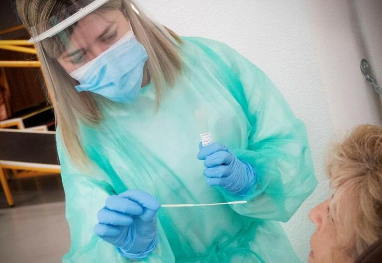 Bajan los nuevos casos hasta los 4.105 en Castilla-La Mancha, que registra 17 fallecimientos