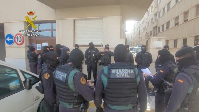 A prisión un padre y un hijo en Melilla por un intento de homicidio en el vallado con Marruecos