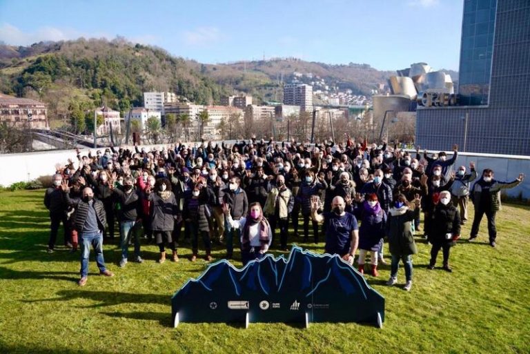 Gure Esku iluminará más de 300 cumbres de Pirineos para reivindicar el derecho a decidir de Euskadi y Cataluña