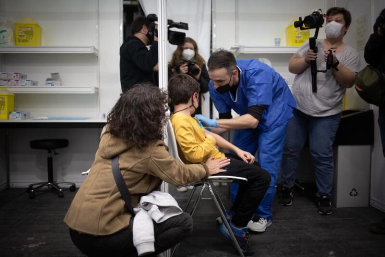 Cataluña contabiliza 9.241 positivos en la educación en las últimas 24 horas