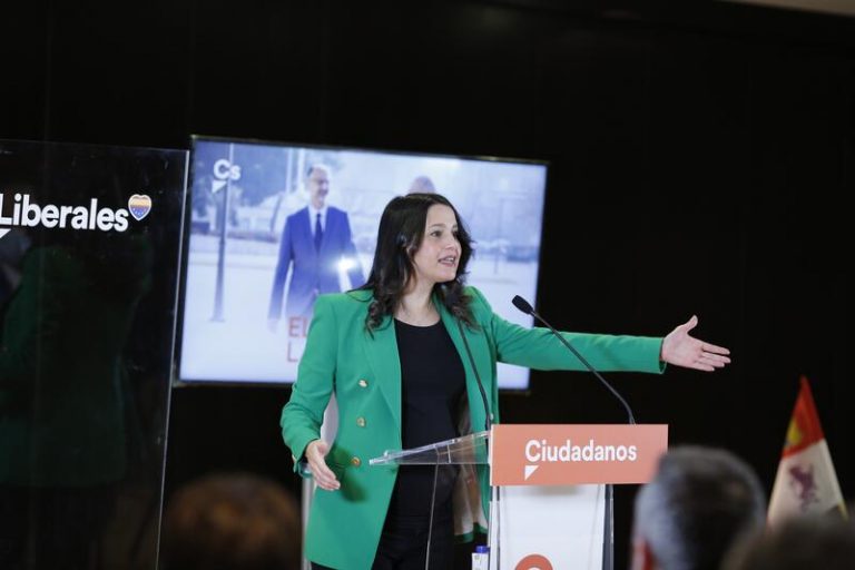 Arrimadas acusa al PP de usar 