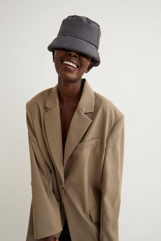 Los leggins acampanados de H&M que están de chollo en las rebajas