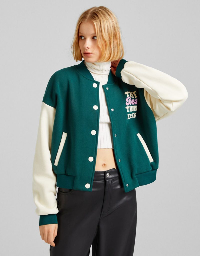Esta parka de Bershka está en tres colores y rebajada un 30%