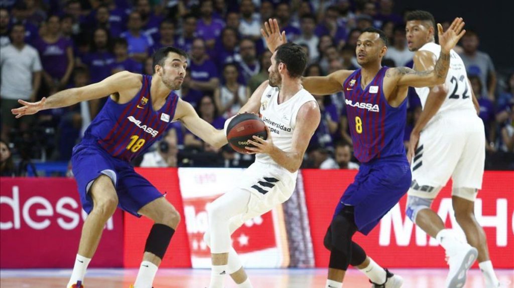 A qué hora jugará Real Madrid vs Barça clásico 