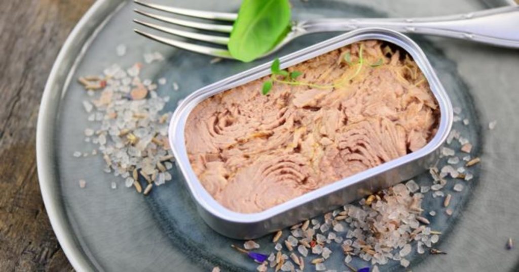 Atún en lata: los peligros a los que te expones por comerlo en exceso 