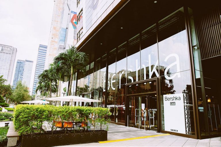 Esta parka de Bershka está en tres colores y rebajada un 30%