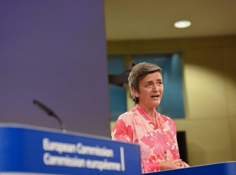 Economía.- Bruselas reactiva una multa de 79 millones a Telefónica y Portugal Telecom por pactar no competir entre sí