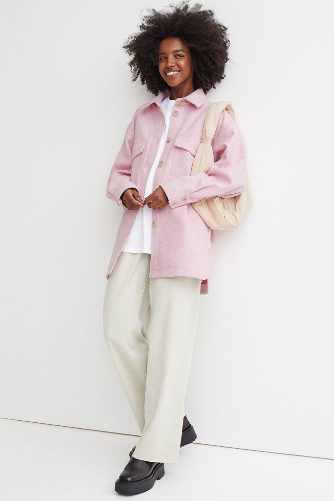 H&M rebaja un 60% este cárdigan largo: solo cuesta 15,99 euros 