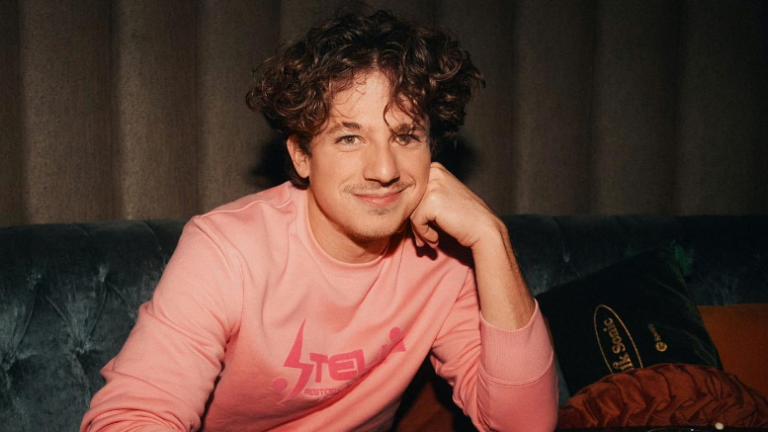 Charlie Puth regresa con 'Light Switch'