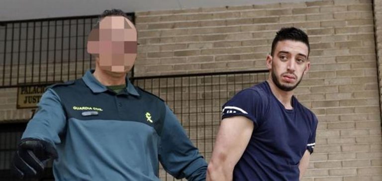 El Fiscal pide 50 años de cárcel al acusado de matar a su madre y su hermano