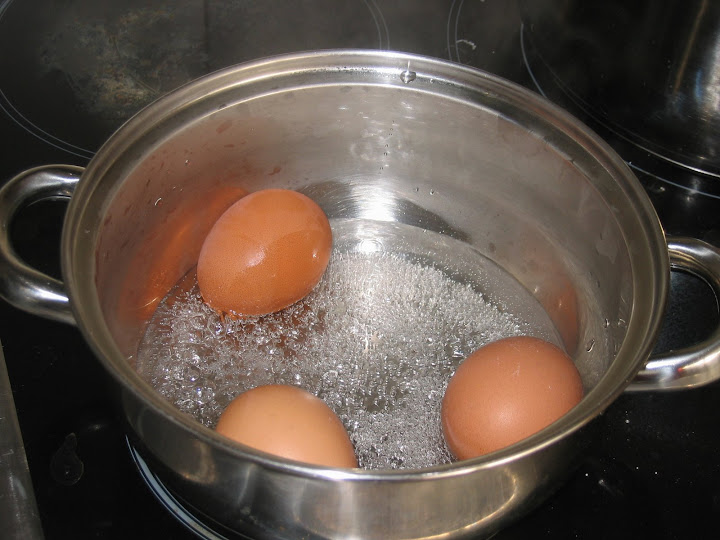 El desconocido uso del agua de cocer los huevos