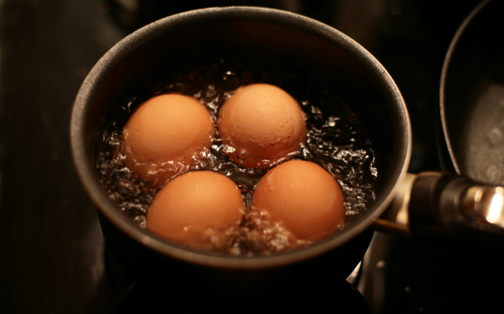 El desconocido uso del agua de cocer los huevos