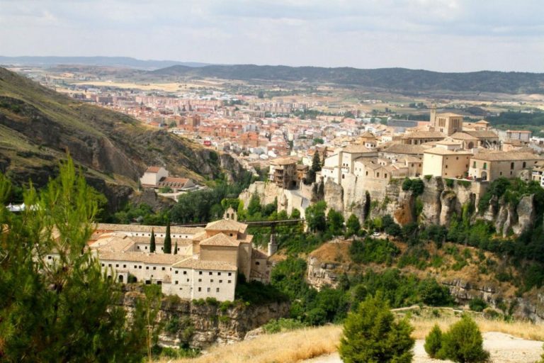 El pueblo de Cuenca que te enamorará por las vistas desde su castillo