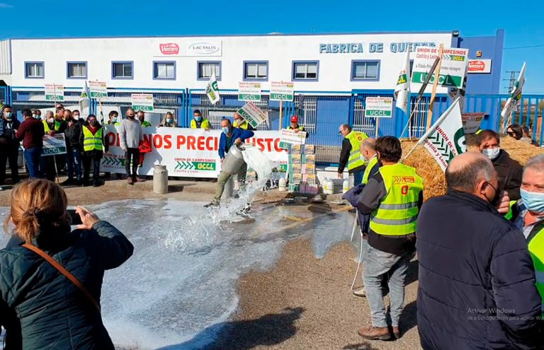 El sector lácteo se manifestará ante Agricultura por su 