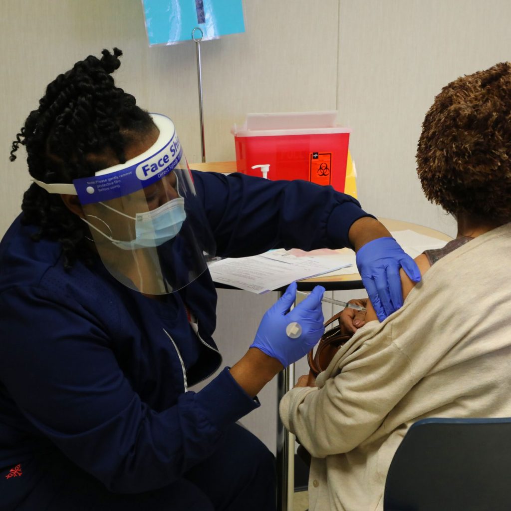 ¿Qué es una variante del COVID-19?