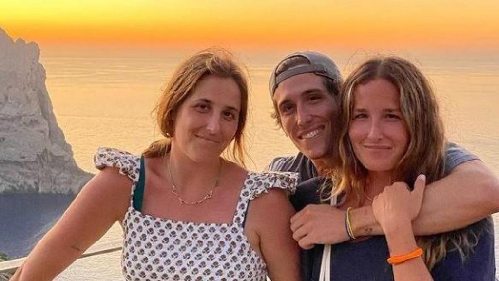 Todo eso, además de gestionar el stock