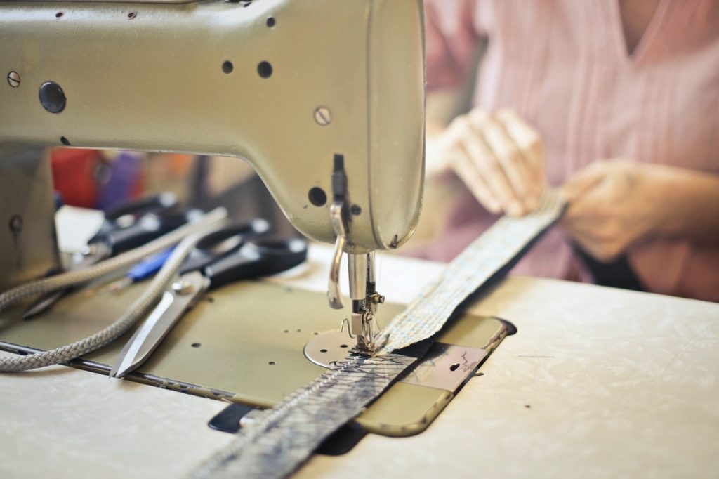 El motivo por el que las cremalleras llevan las siglas YKK 111 En la actualidad es una de las empresas más ricas del mundo