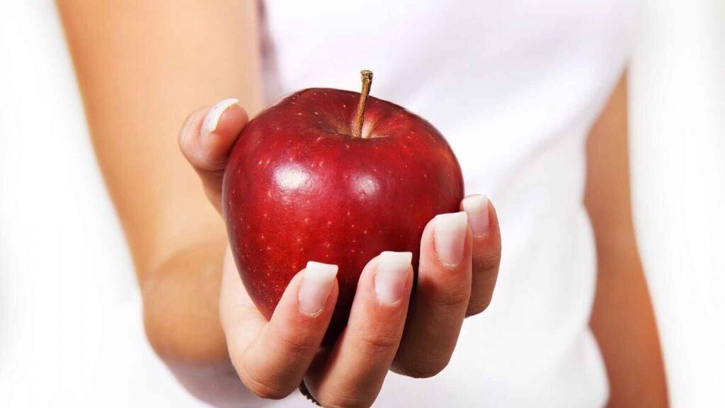 Es saludable cenar solo un yogur o una fruta