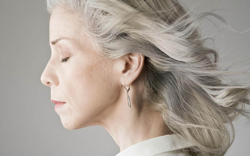 Las células productoras de pigmento envejecen y mueren